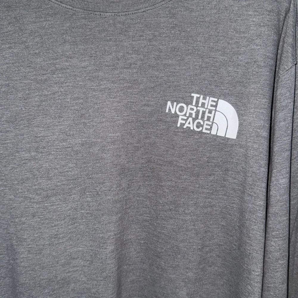 The‎ North Face Men's Charcoal Long Sleeve Tee